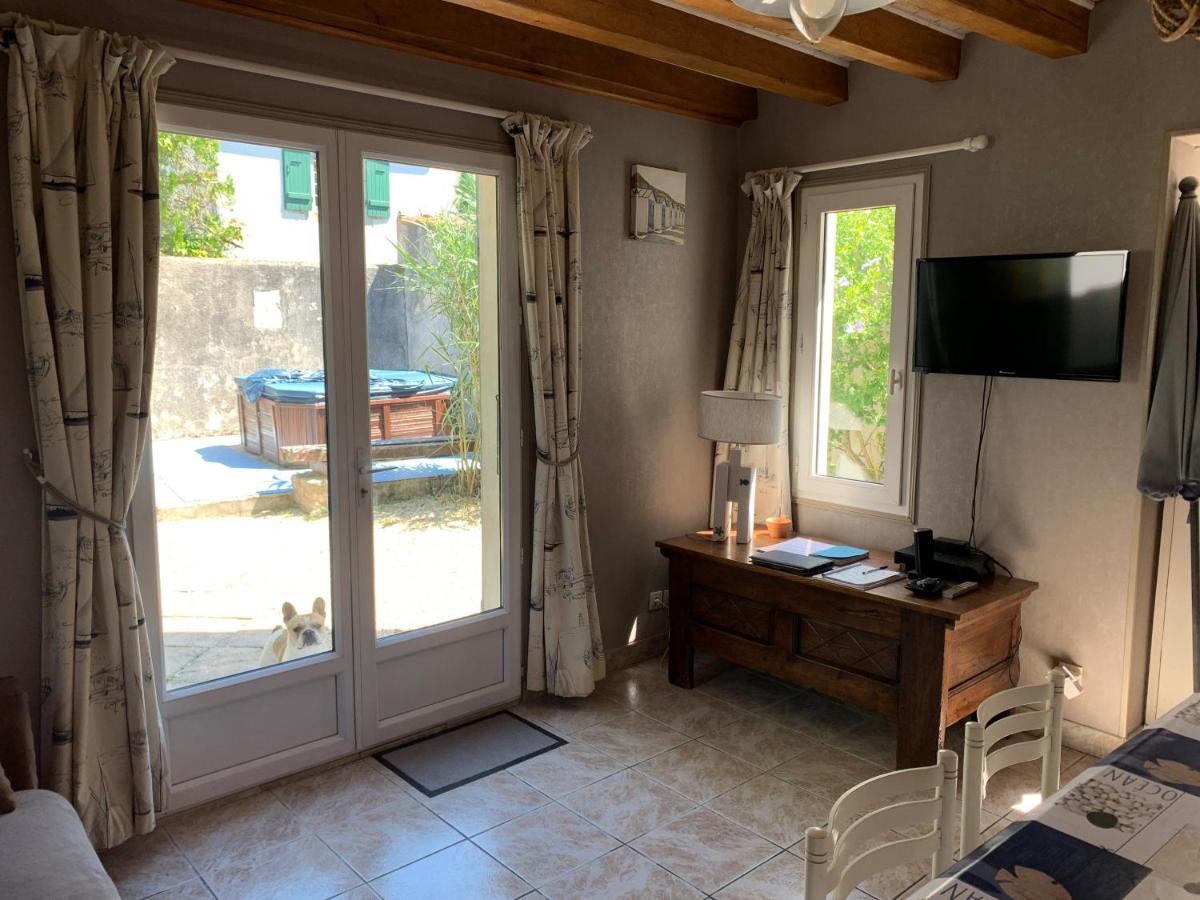 Maison De Pays Au Centre Du Village Saint-Martin-de-Ré Kültér fotó