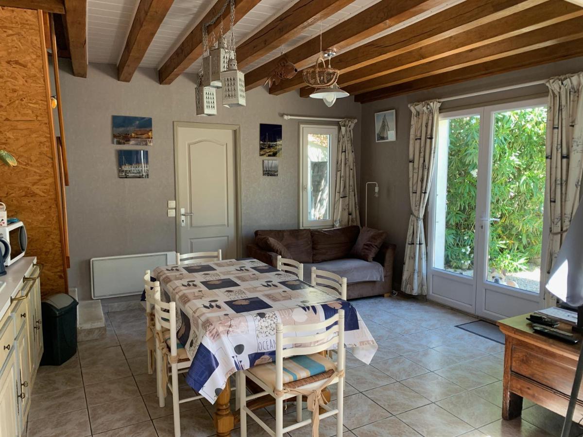 Maison De Pays Au Centre Du Village Saint-Martin-de-Ré Kültér fotó
